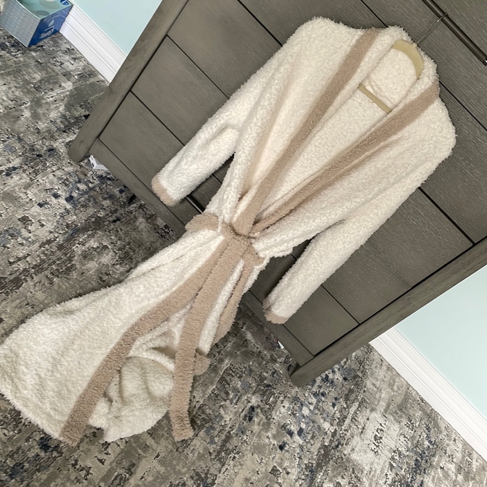 SUPER soft robe. fluffy. brand new. long rope to ankle.